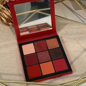 Huda beauty Ruby obsessions eyeshadow palette